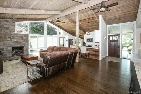273 Sugar Toms Lane East Norwich NY 11732