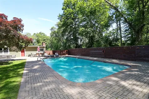 273 Sugar Toms Lane East Norwich NY 11732