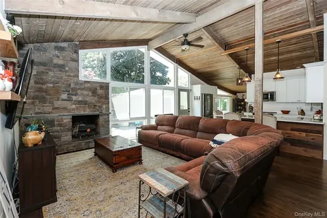 273 Sugar Toms Lane East Norwich NY 11732