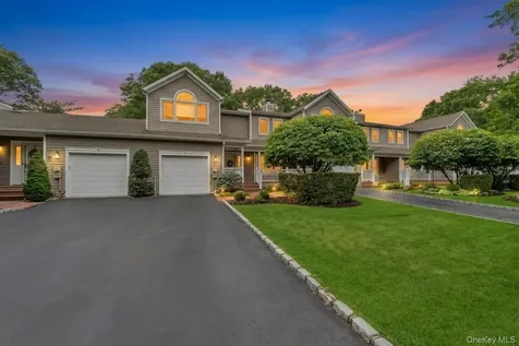 22 Kettle Hole Road Manorville NY 11949