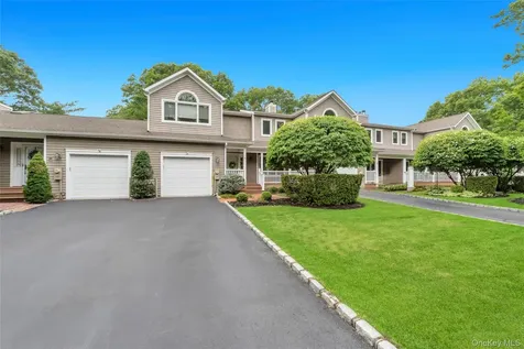 22 Kettle Hole Road Manorville NY 11949
