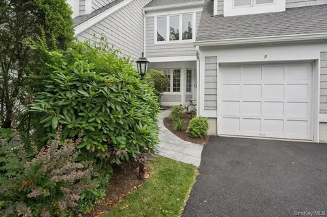 8 Oakcrest Lane Hastings-on-hudson NY 10706