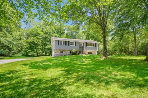 17 Regent Drive Hopewell Junction NY 12533