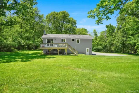 17 Regent Drive Hopewell Junction NY 12533