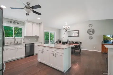 17 Regent Drive Hopewell Junction NY 12533