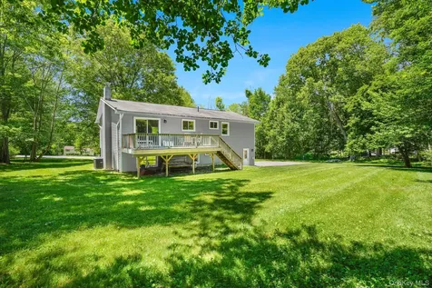17 Regent Drive Hopewell Junction NY 12533