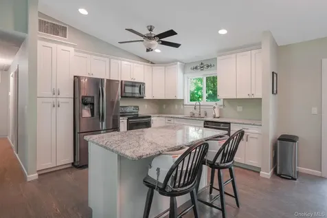 17 Regent Drive Hopewell Junction NY 12533