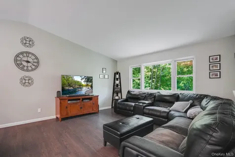 17 Regent Drive Hopewell Junction NY 12533
