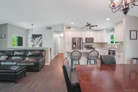 17 Regent Drive Hopewell Junction NY 12533