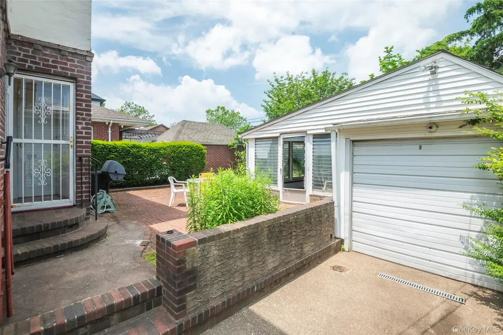 141-27 Coolidge Avenue Briarwood NY 11435