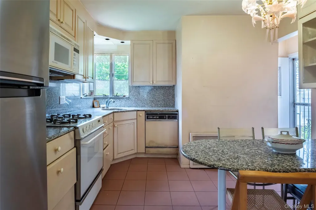 141-27 Coolidge Avenue Briarwood NY 11435