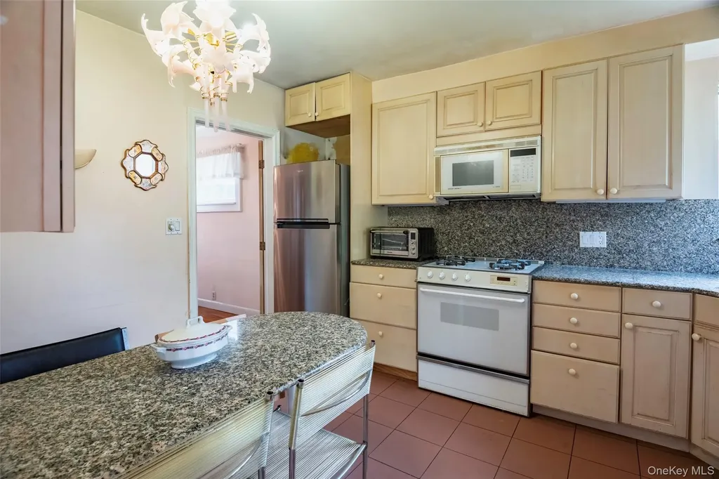141-27 Coolidge Avenue Briarwood NY 11435