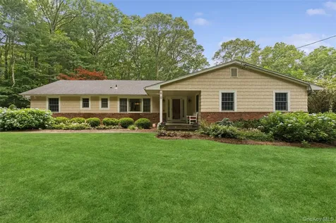 35 Woodvale Drive Syosset NY 11791