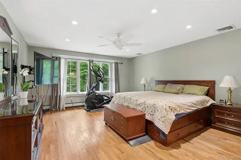 35 Woodvale Drive Syosset NY 11791