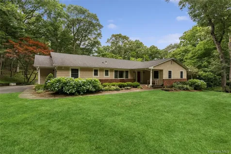 35 Woodvale Drive Syosset NY 11791