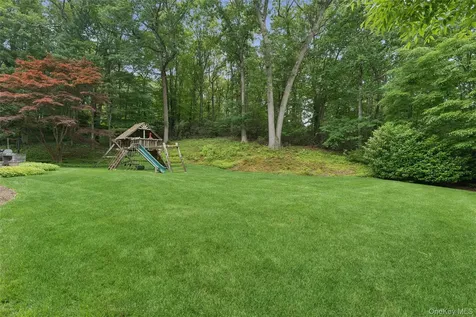 35 Woodvale Drive Syosset NY 11791