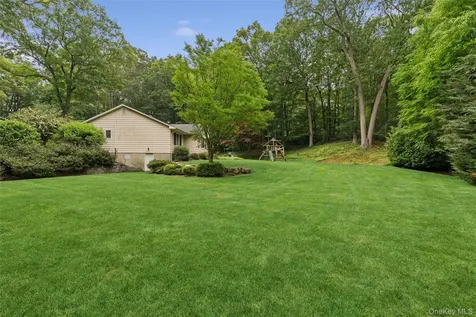 35 Woodvale Drive Syosset NY 11791