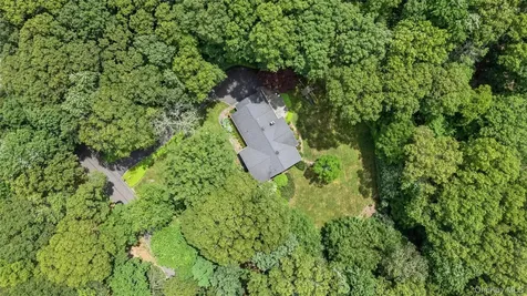 35 Woodvale Drive Syosset NY 11791