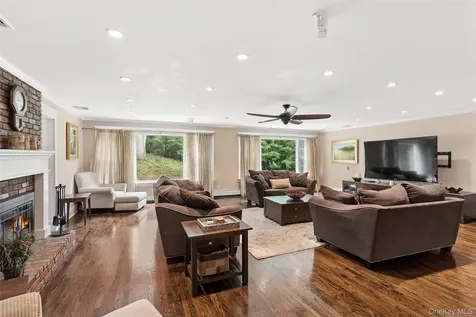 35 Woodvale Drive Syosset NY 11791