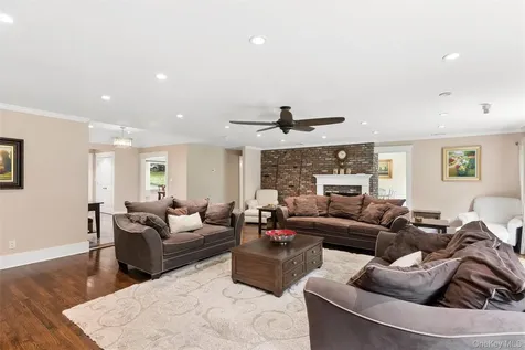 35 Woodvale Drive Syosset NY 11791