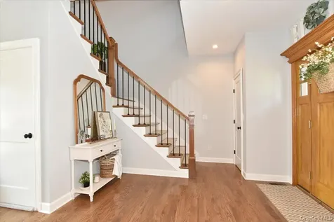 28 Red Oak Place Massapequa NY 11758