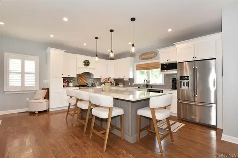 28 Red Oak Place Massapequa NY 11758