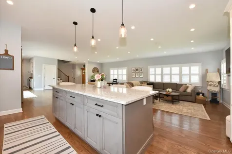 28 Red Oak Place Massapequa NY 11758