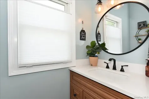 28 Red Oak Place Massapequa NY 11758