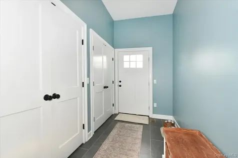 28 Red Oak Place Massapequa NY 11758