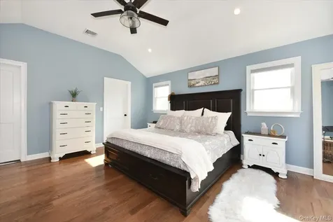 28 Red Oak Place Massapequa NY 11758