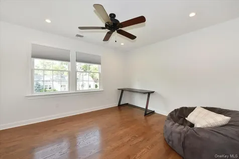 28 Red Oak Place Massapequa NY 11758