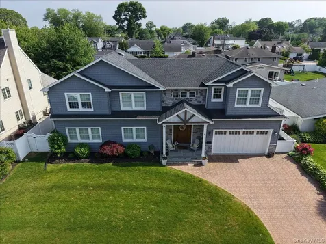 28 Red Oak Place Massapequa NY 11758