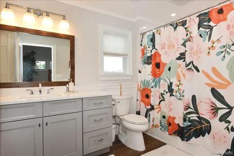 28 Red Oak Place Massapequa NY 11758