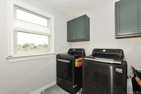 28 Red Oak Place Massapequa NY 11758