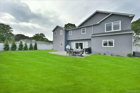 28 Red Oak Place Massapequa NY 11758