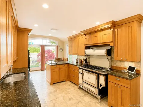 15 Anita Place Farmingdale NY 11735