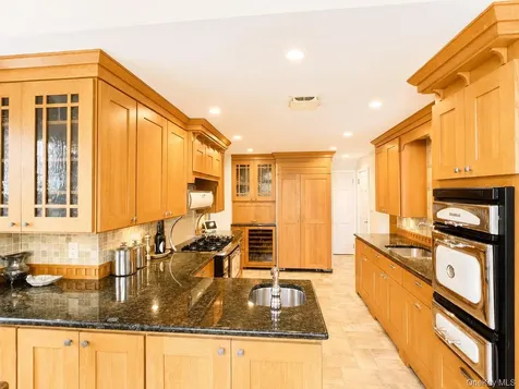 15 Anita Place Farmingdale NY 11735