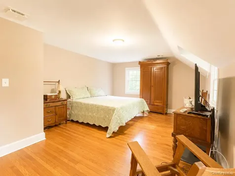 15 Anita Place Farmingdale NY 11735