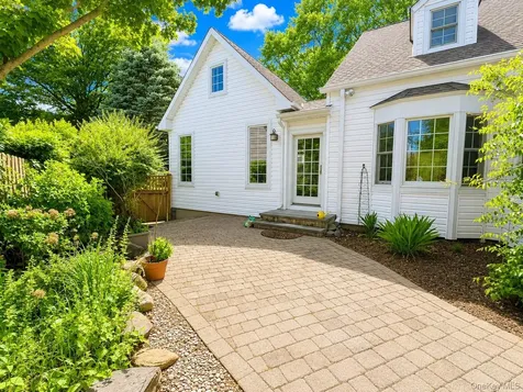 15 Anita Place Farmingdale NY 11735