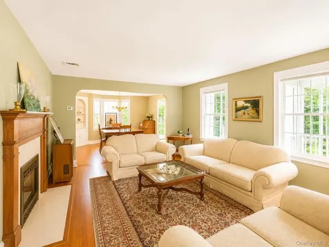 15 Anita Place Farmingdale NY 11735