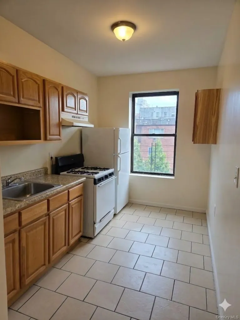 440 E 186th Street Bronx NY 10458