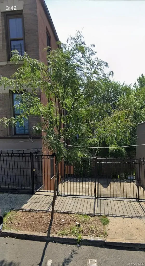 440 E 186th Street Bronx NY 10458