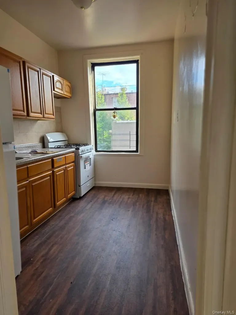 440 E 186th Street Bronx NY 10458