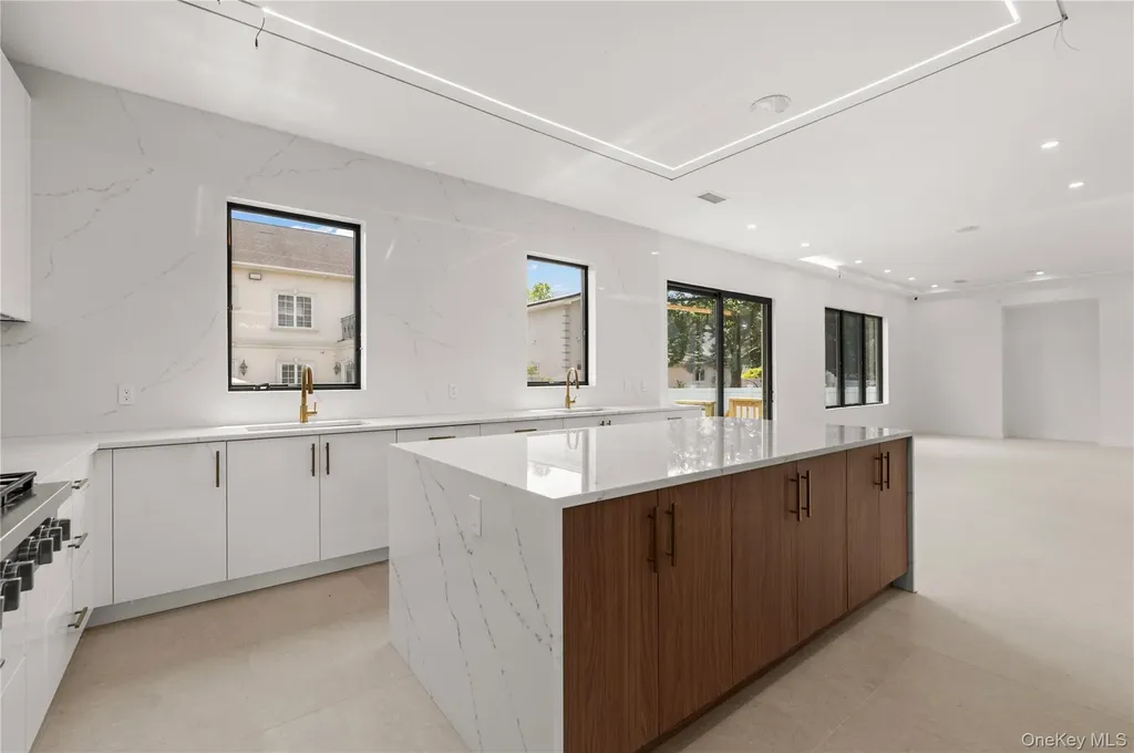 857 Glen Drive Woodmere NY 11598