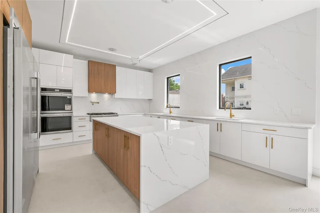 857 Glen Drive Woodmere NY 11598