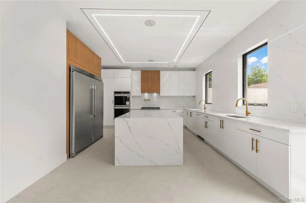 857 Glen Drive Woodmere NY 11598