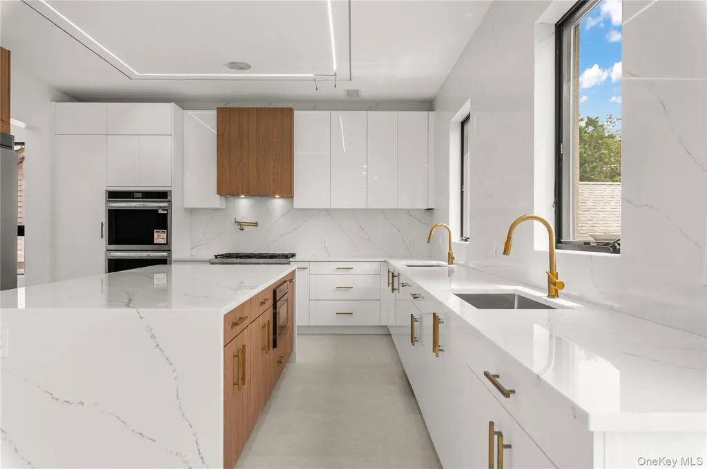 857 Glen Drive Woodmere NY 11598