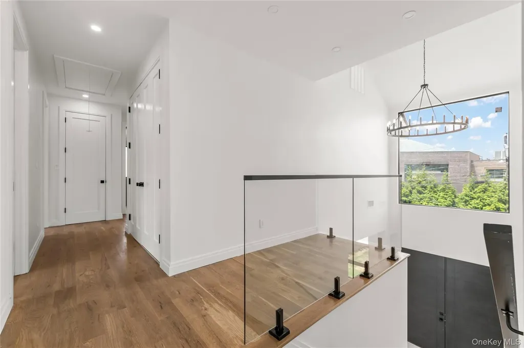857 Glen Drive Woodmere NY 11598