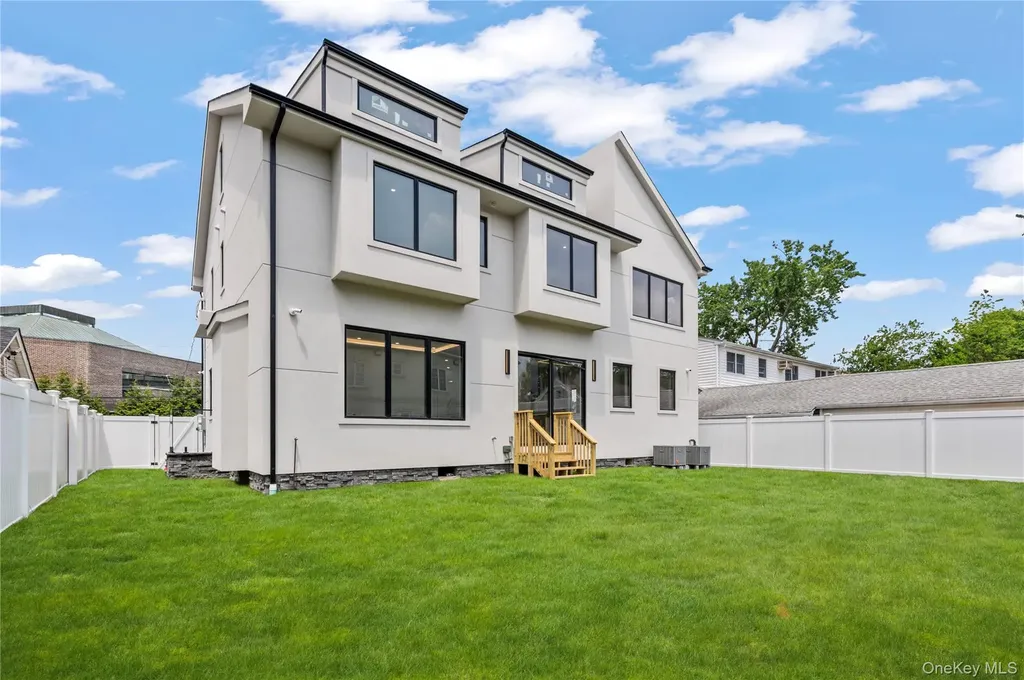 857 Glen Drive Woodmere NY 11598