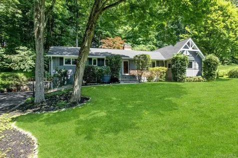 15 Deerfield Lane S Pleasantville NY 10570